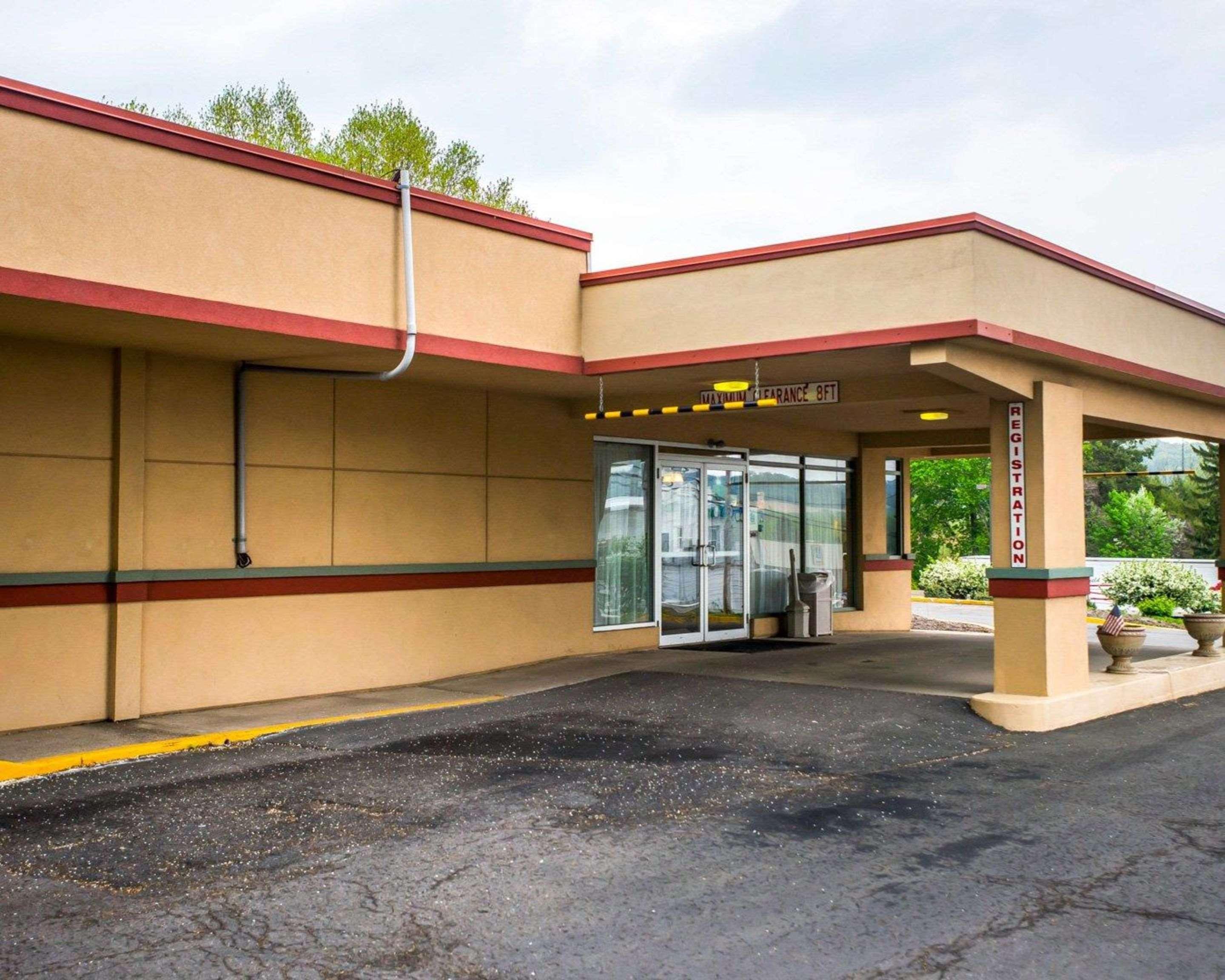 Econo & - Selinsgrove Hotel